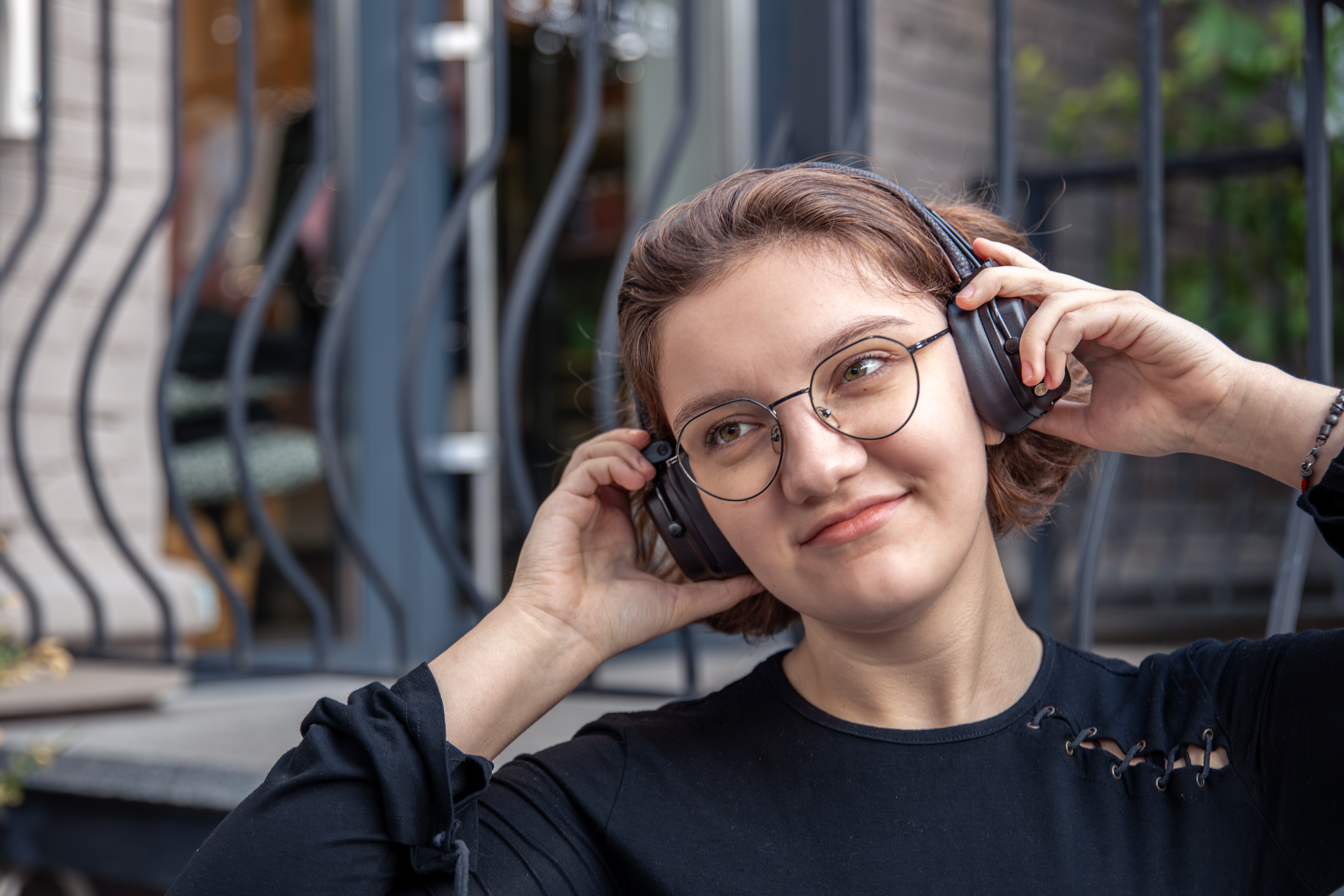 Why Are Transparent Frame Glasses So Popular in Modern Eyewear?