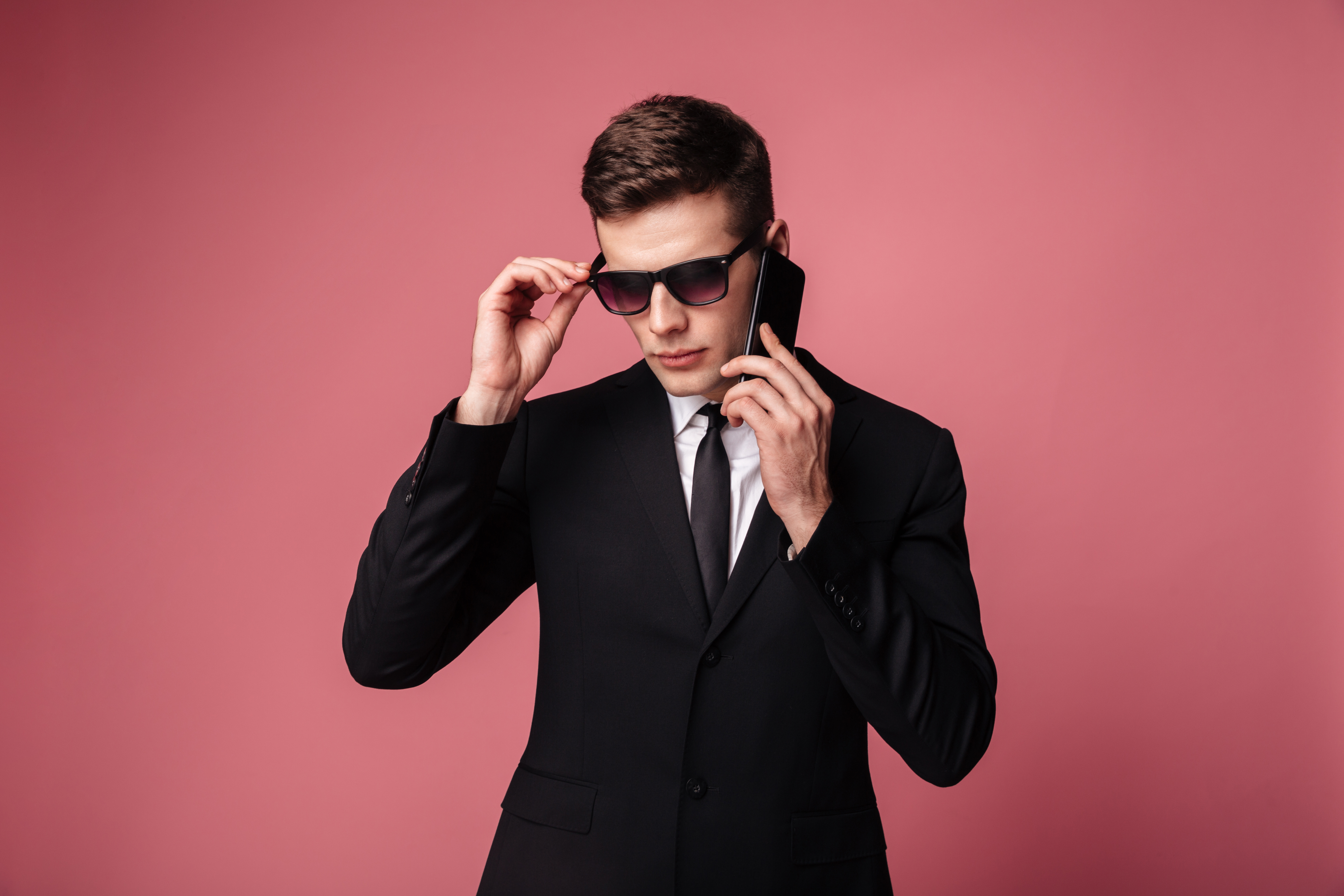 Do Black Glasses Make Men Look More Professional?