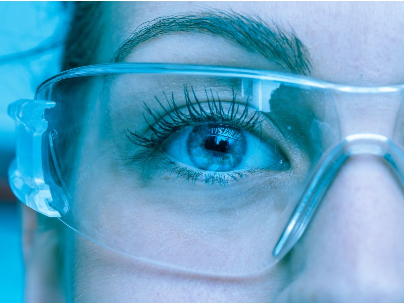Key Features to Look for When Choosing Eye Protection Glasses
