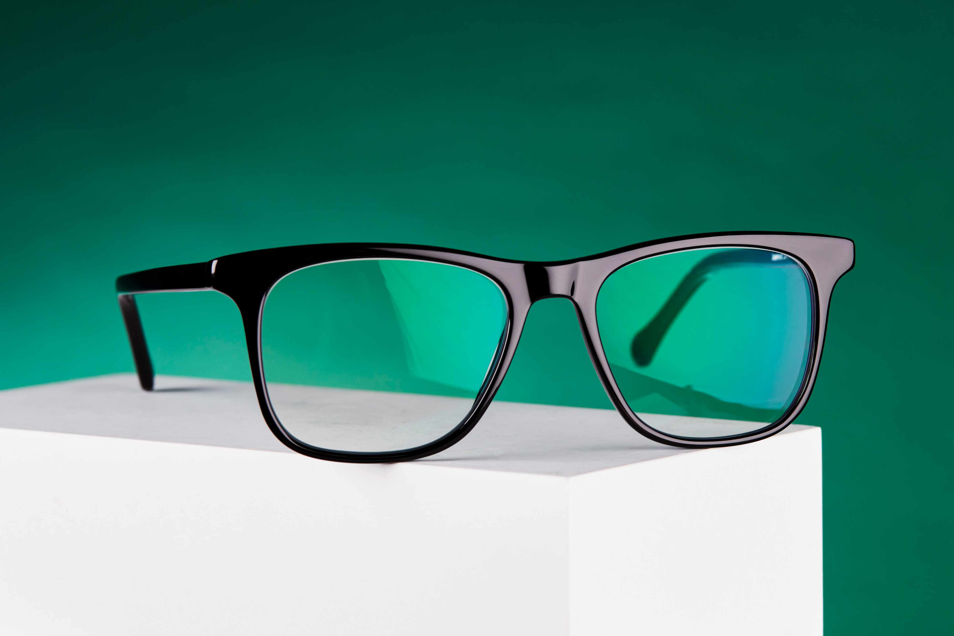 The Science Behind Transition Glasses: How They Adapt to Light Conditions