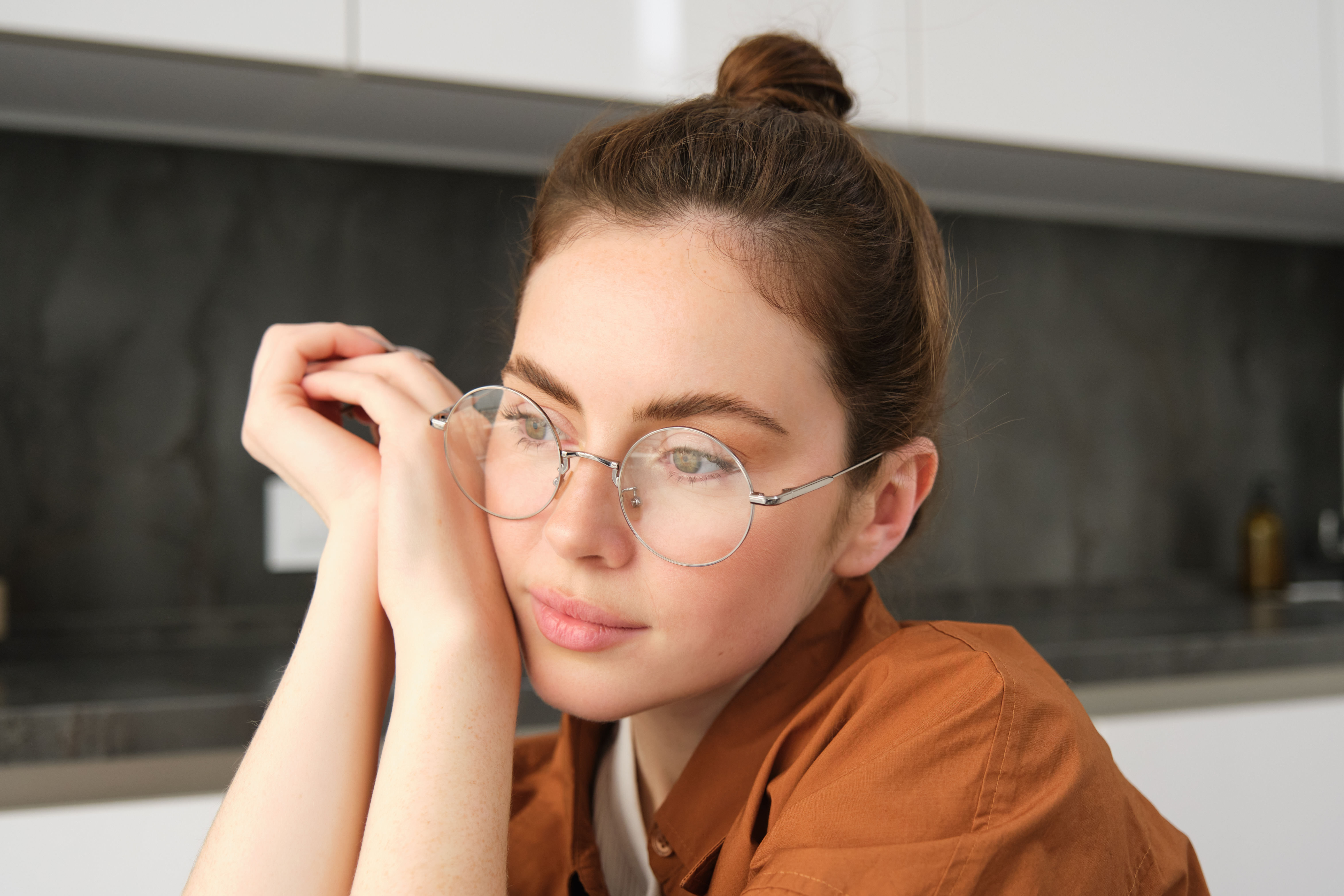 Are Transparent Frame Glasses Good for Daily Use?