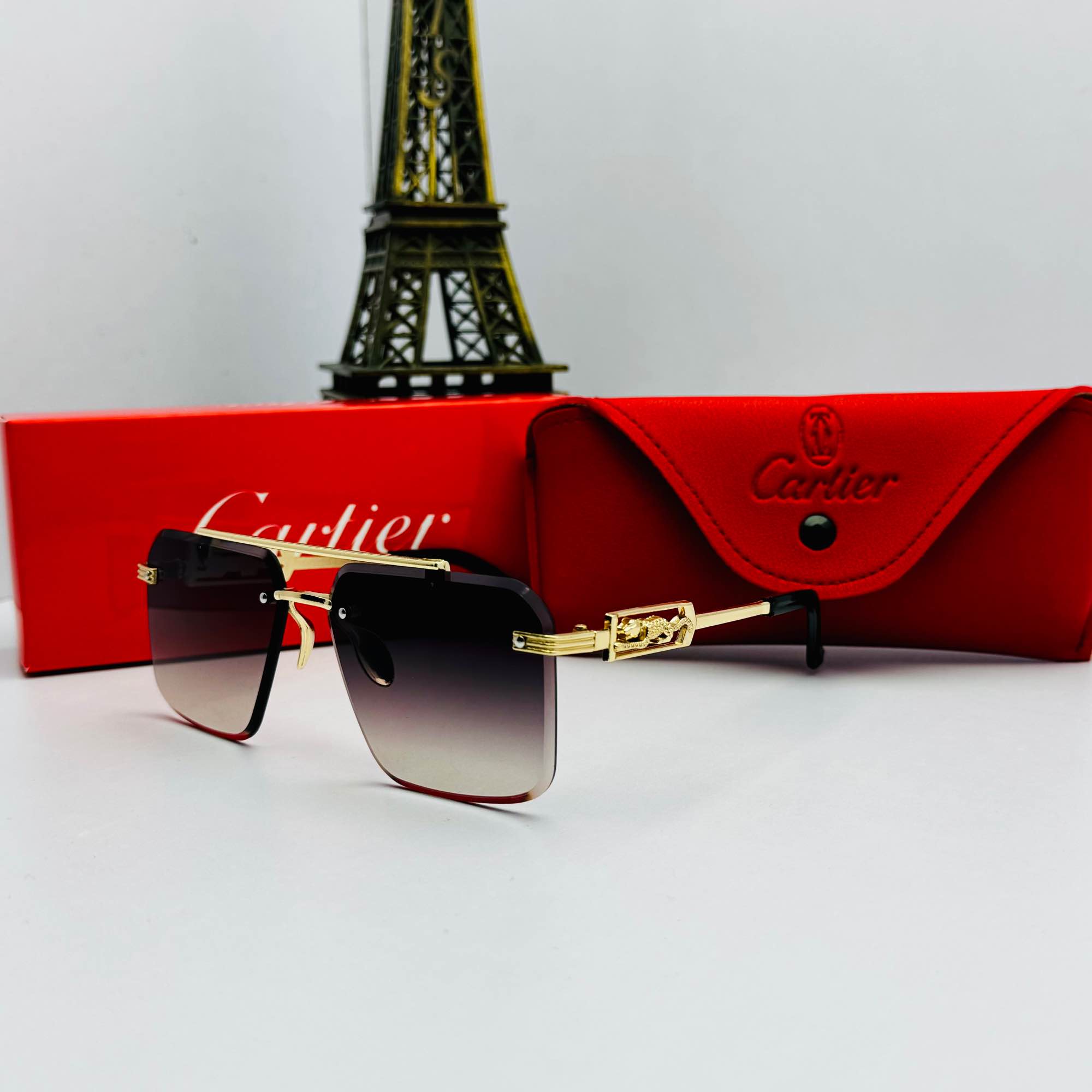 How to Choose Cartier Glasses in Pakistan for Style and Comfort?