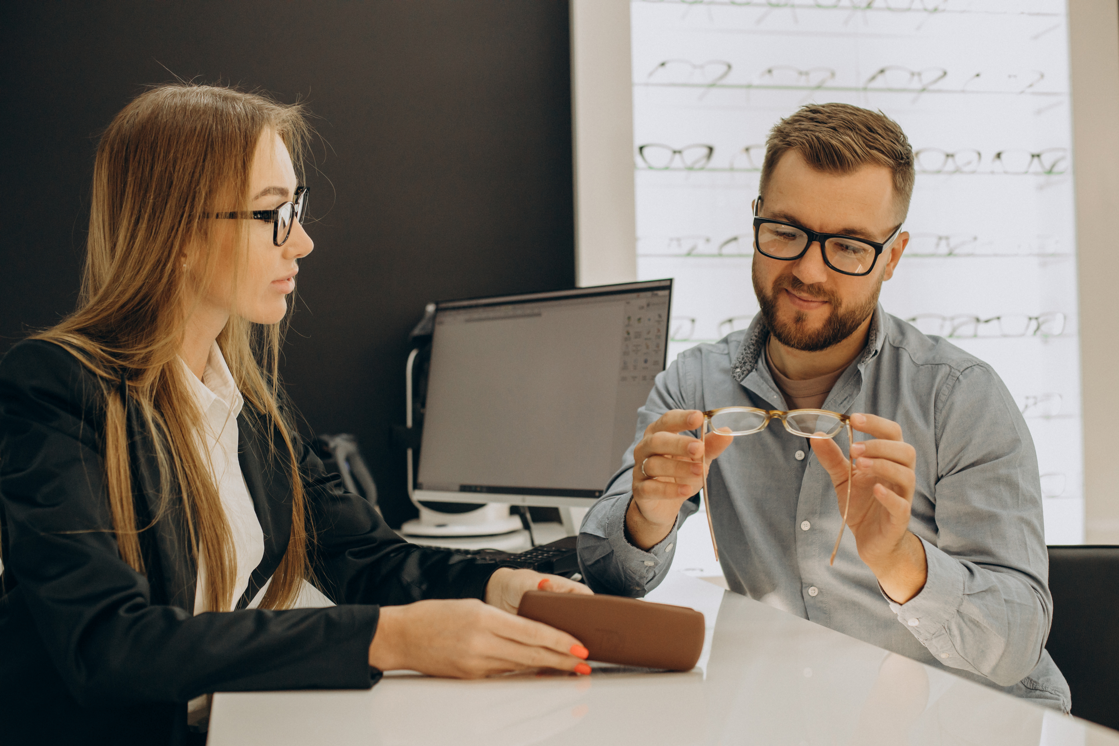 What Are Dual Eyeglasses and When Are They Useful?