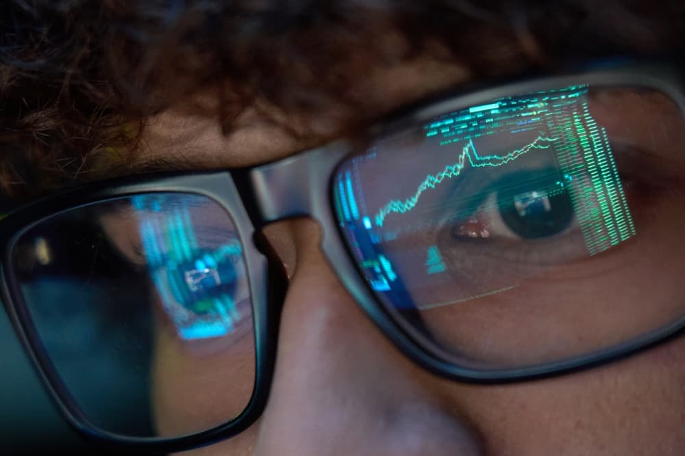 What Are the Best Computer Glasses for People with Dry Eyes?