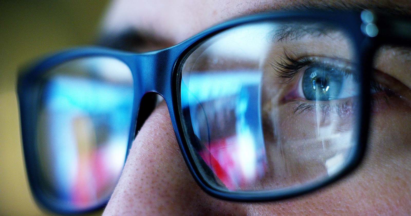 Eye Protection Glasses for Mobile Phone Use: How They Help and What to Know