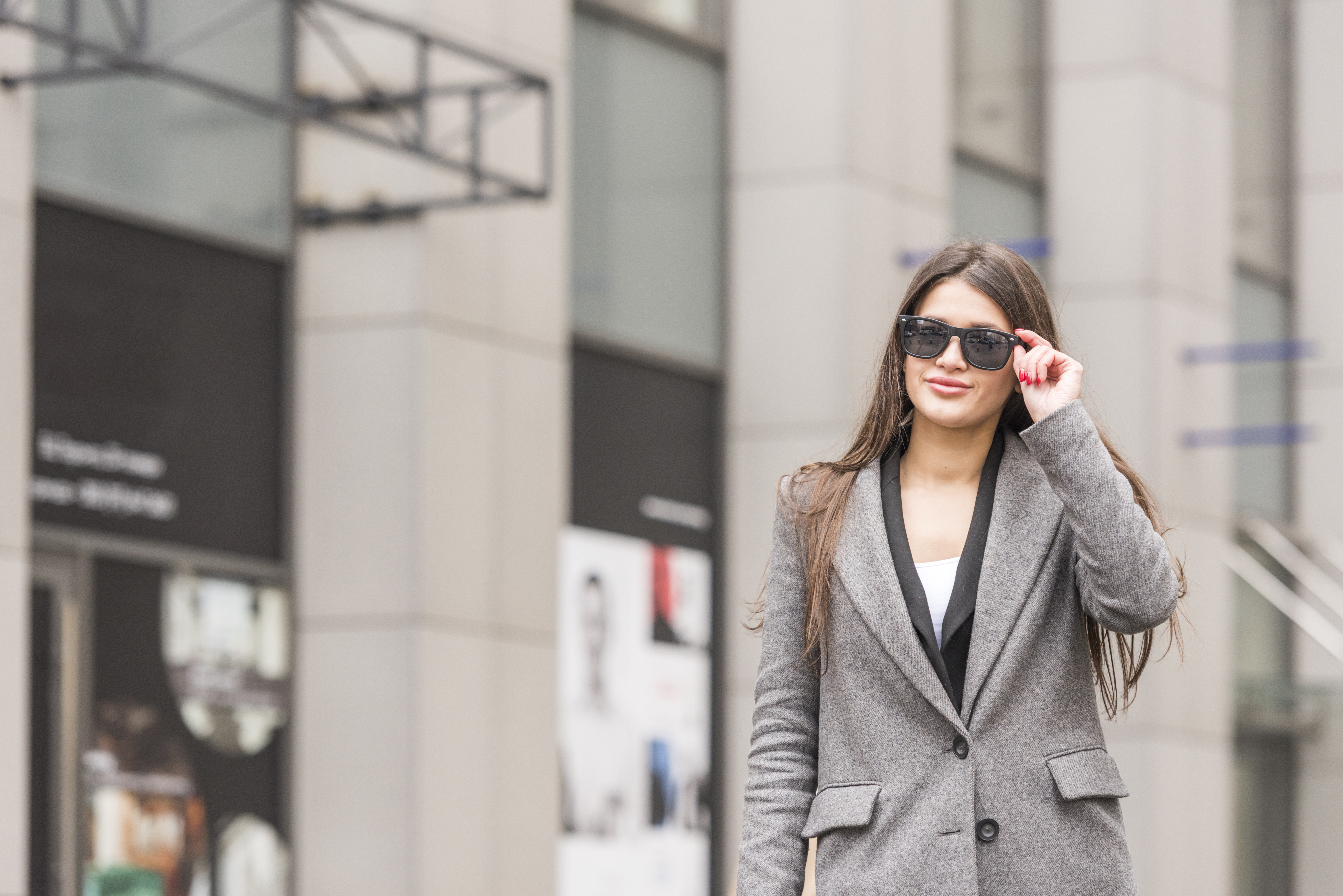 How to Choose Sunglasses for Women in Pakistan That Suit Your Style?