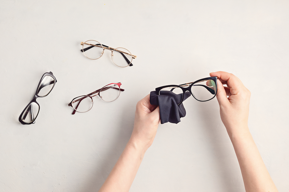 Transition Glasses vs. Regular Sunglasses: Which One Should You Choose?