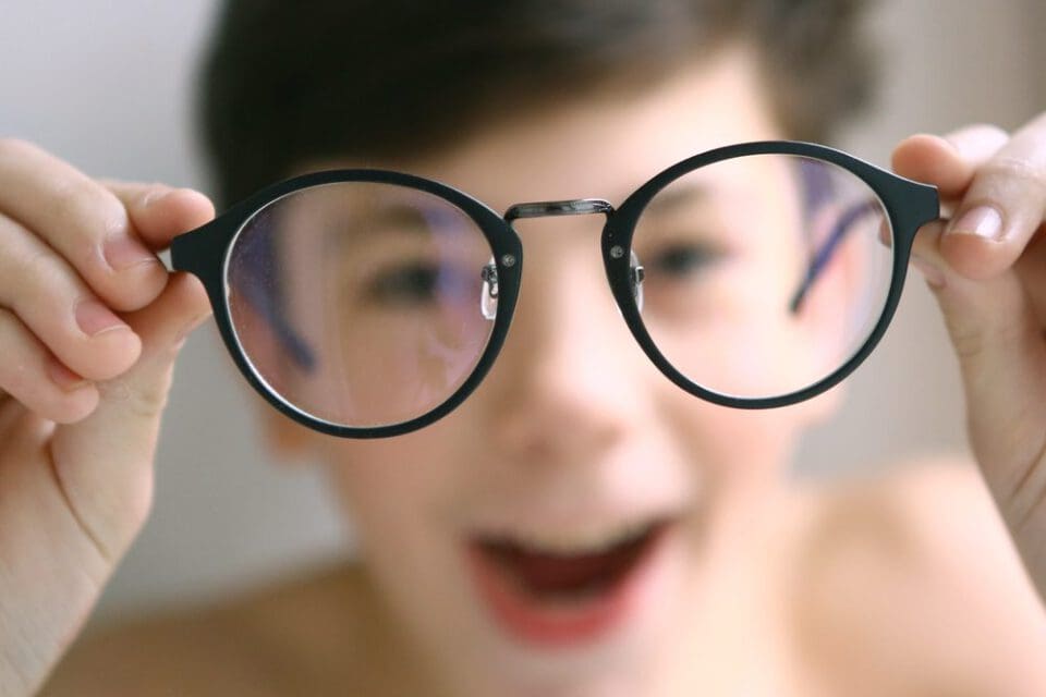 Top Benefits of Transition Glasses for Everyday Use